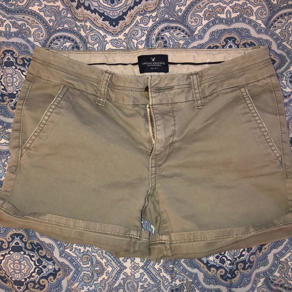 American eagle khaki shorts